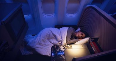 dormindo no avião LATAM