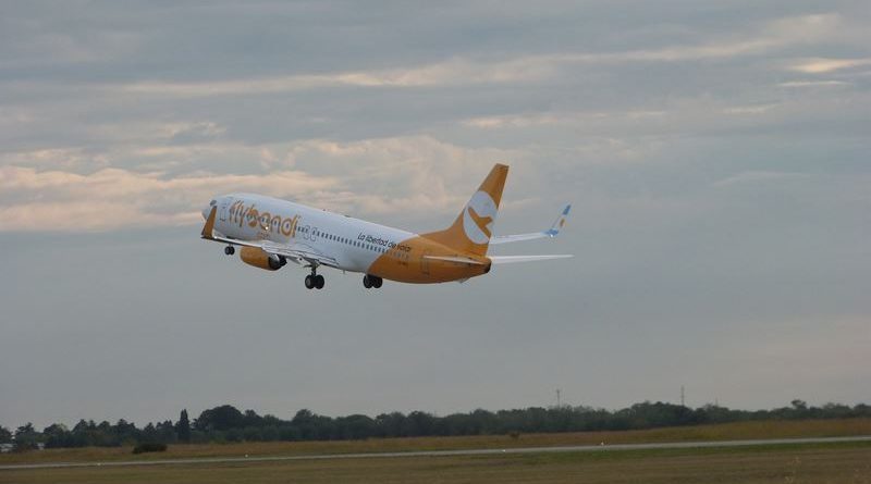 avião decolando