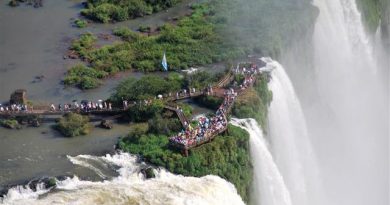 pessoas nas cataratas
