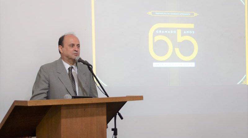 prefeito discursando