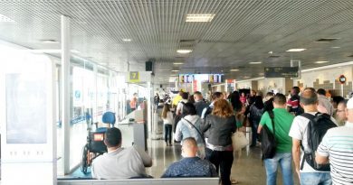 Turismo, pessoas no aeroporto