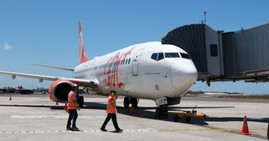 avião no aeroporto