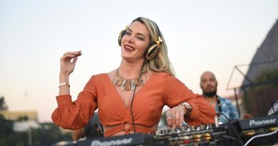 DJ