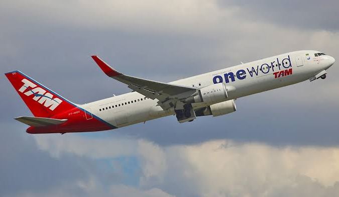 avião no ar