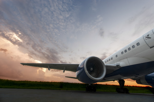 avião na pista