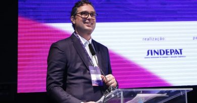 pessoa discursando