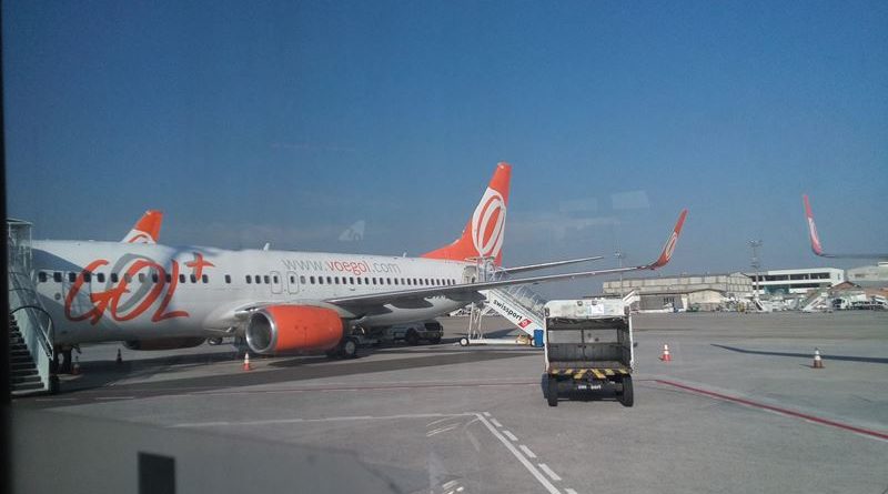 aviões na pista
