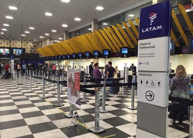 saguão de aeroporto