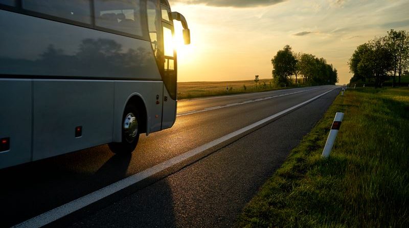 ônibus na estrada