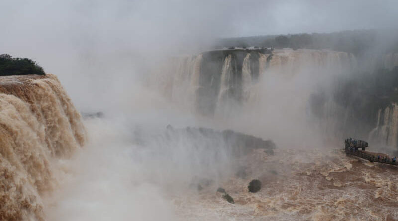 Vazão das Cataratas do Iguaçu chega a 5 milhões de litros por segundo Cataratas do Iguaçu